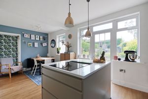Furniss Avenue Dore